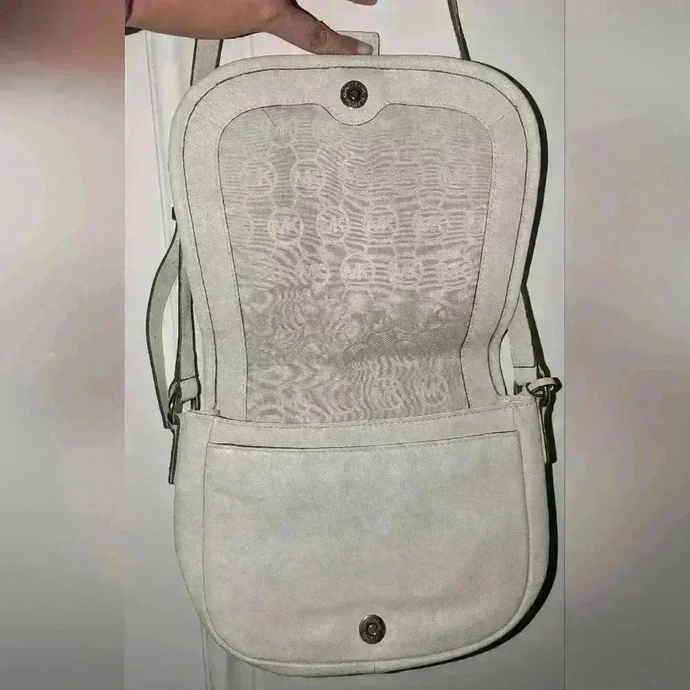 Michael Kors White Leather Saddle Bag - Picture 7 of 9
